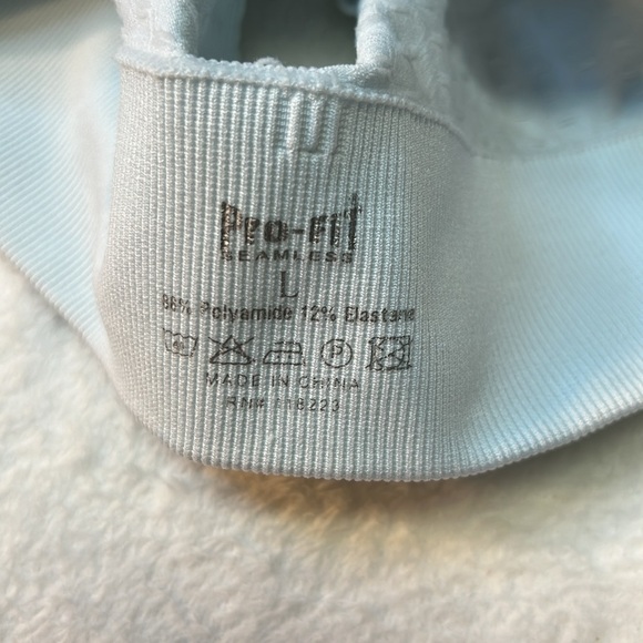 Pro-Fit Racerback Lt Blue Stringy Cross Back Sports Lounge Bra. EUC. Size L - Picture 3 of 3